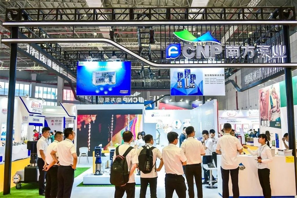 總理帶頭喝“下水道水”，新加坡為何被逼至如此？-